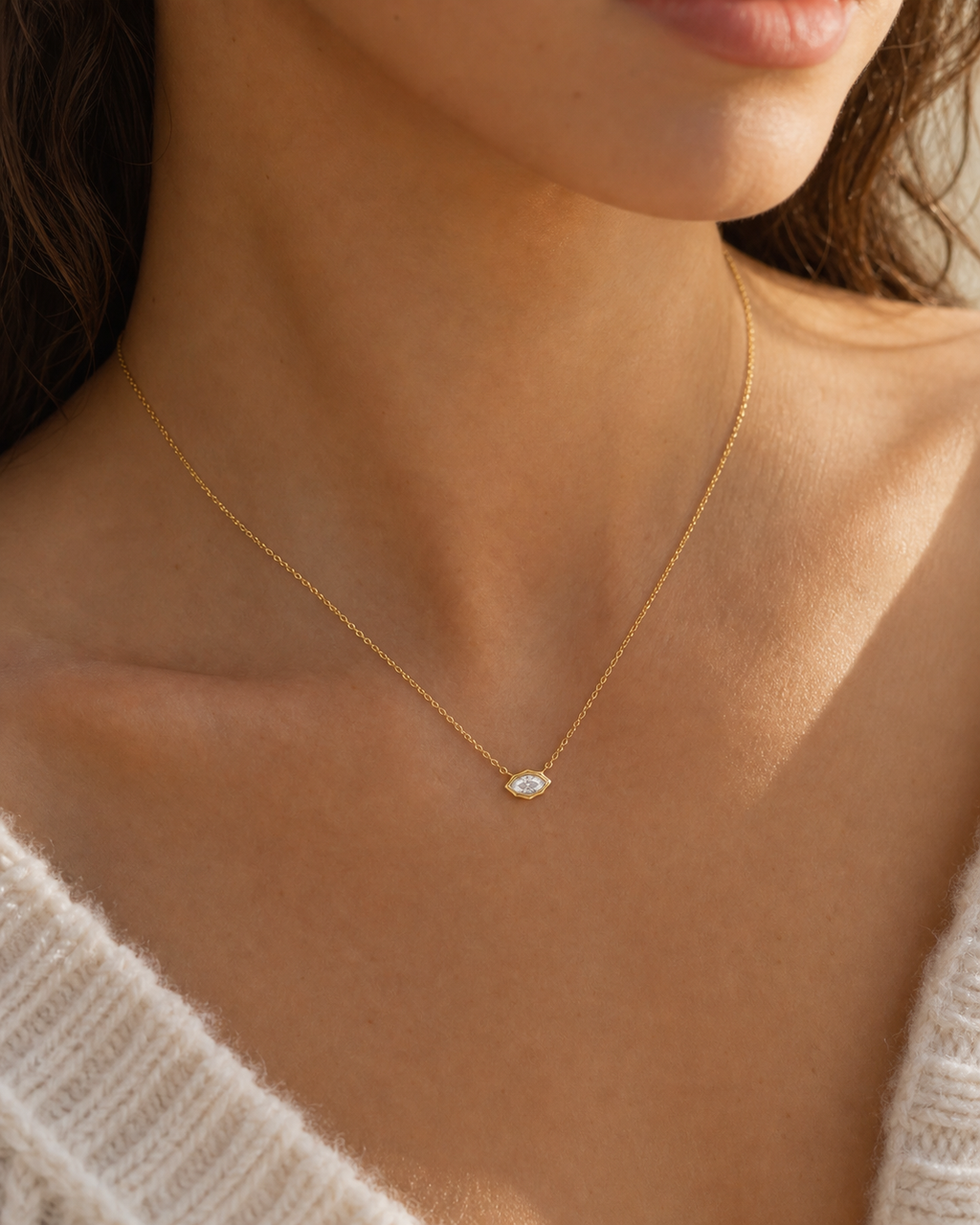 Zircon Halo Pendant Necklace in Gold