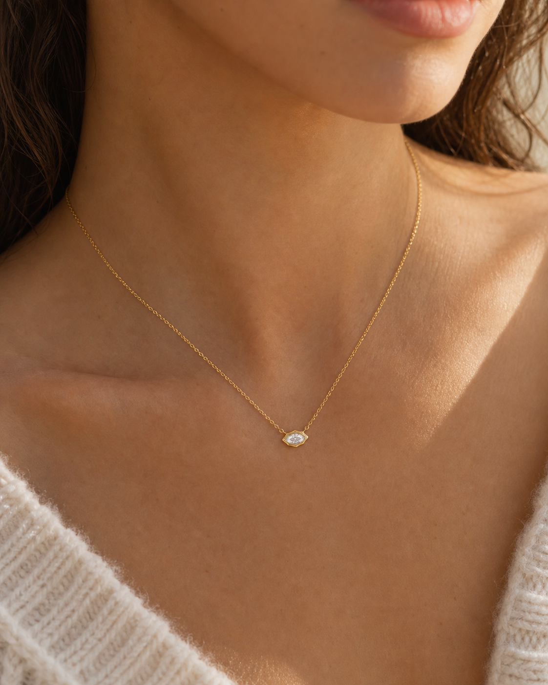 Zircon Halo Pendant Necklace in Gold