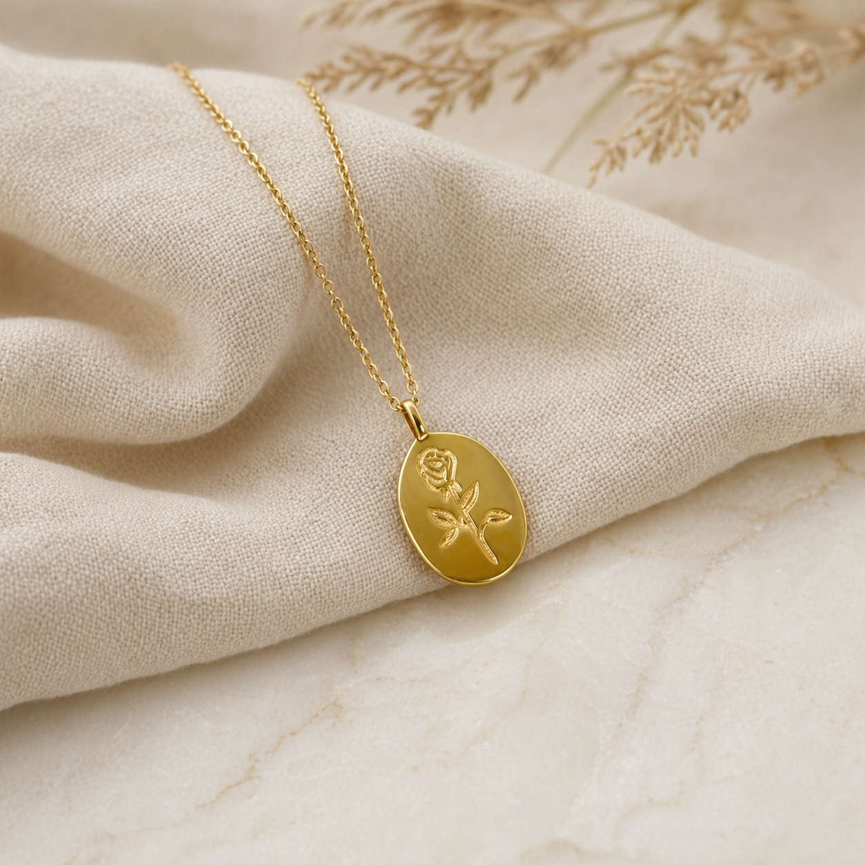 Cameo Bloom Pendant in 18k Gold