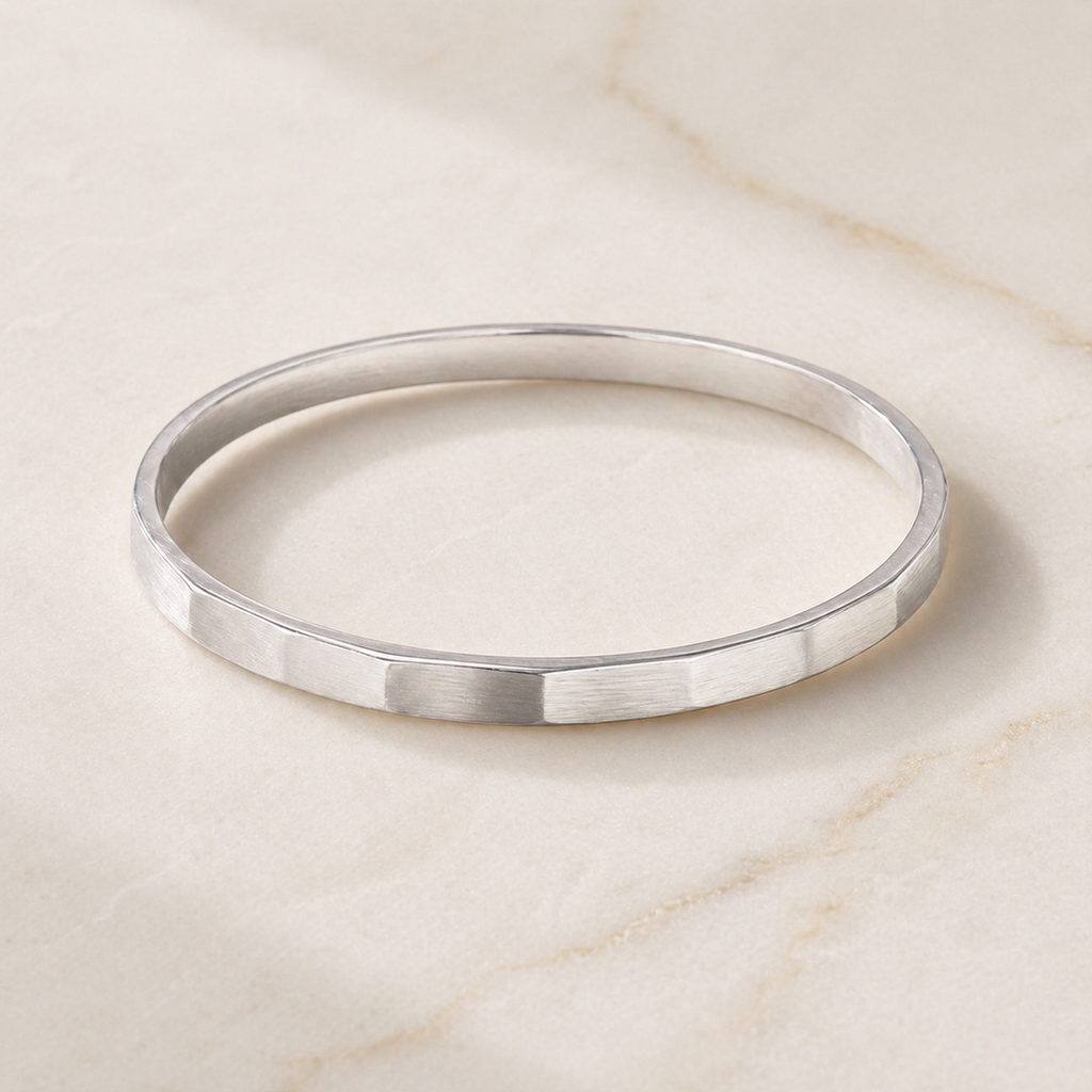 Slim Stacking Bangle in 18k Gold