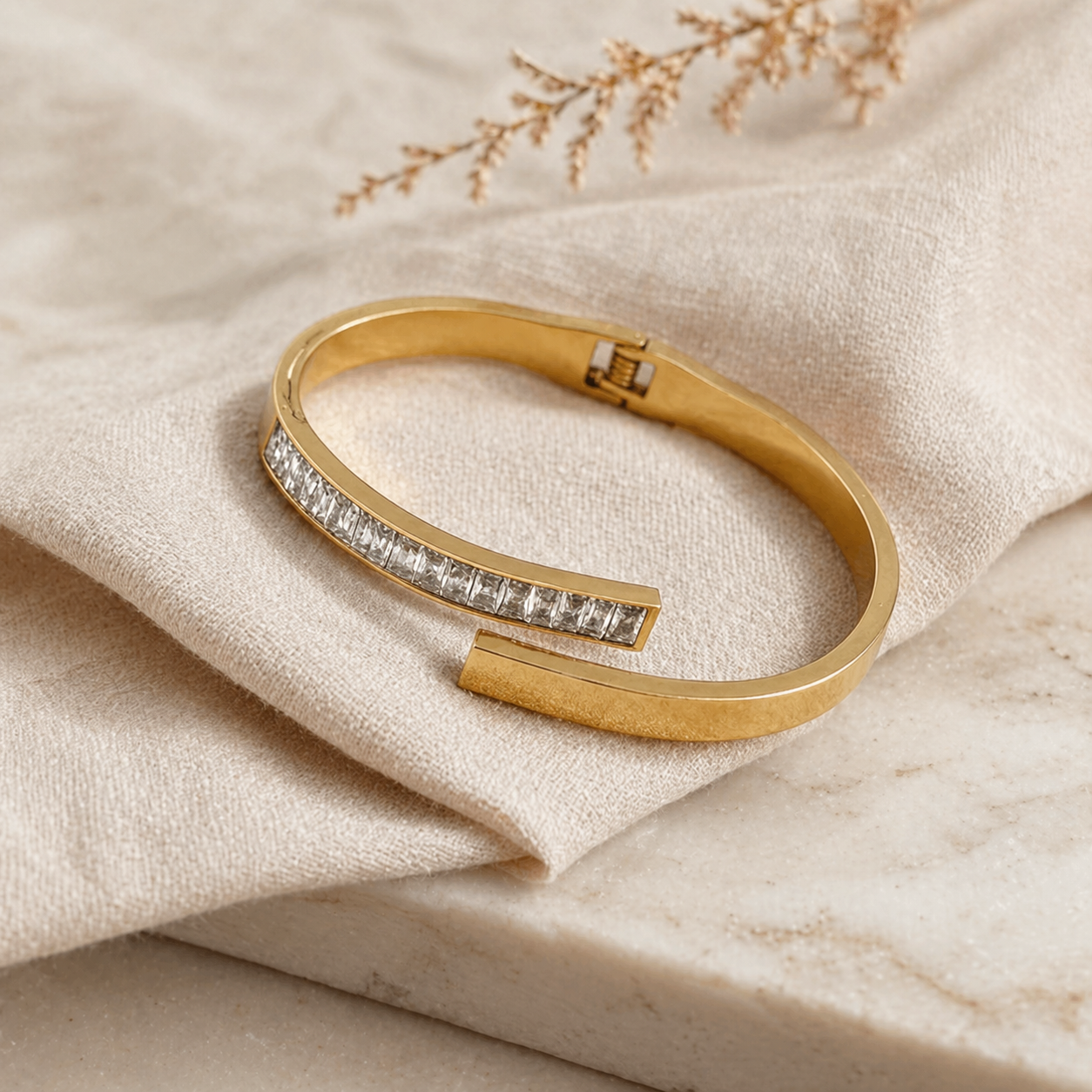 Square Zircon Bangle in 18k Gold